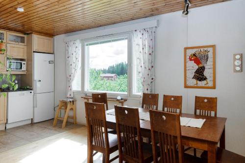 Suonenjoki House | Cozy Granny's Cottage with Oceanfront Views and Hot Tub