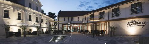 Bekescsaba Hotel | Munkácsy Hotel: 4-Star Retreat with Oceanfront Views