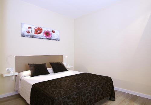 Sants-Montjuic Apartment | Family-Friendly Stay at MUNNE near FC Barcelona