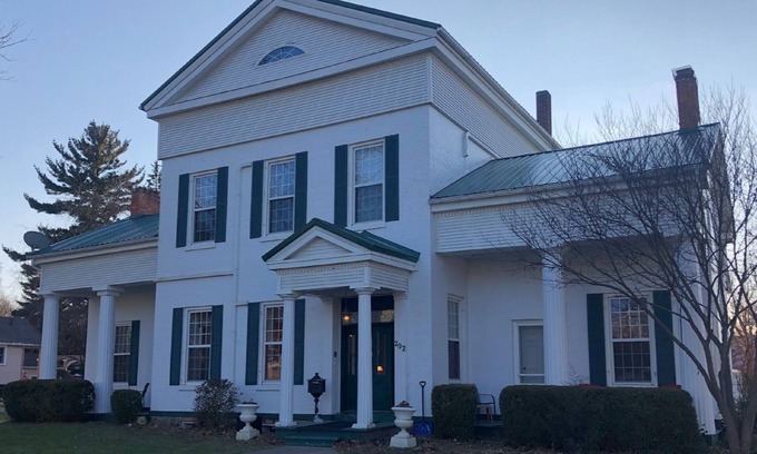 Jonesville Bed & Breakfast | Enchanting Munro House B And B: Guest Rated 9.6/10