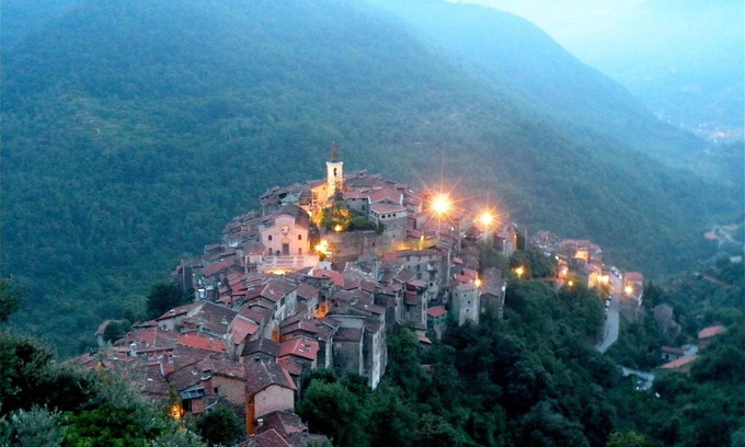 Apricale Hotel | Ocean View Retreat at Munta e Cara Albergo Diffuso