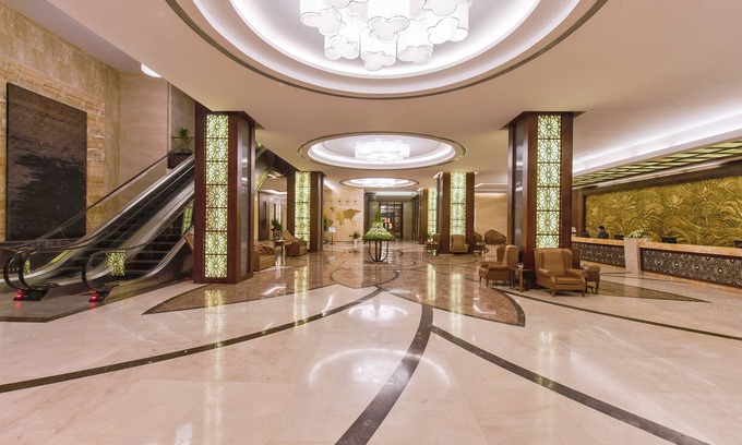 Vinh Hotel | Elegant Muong Thanh Song Lam Hotel with Spa & Pool Access