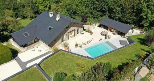 Mures Bed & Breakfast | Inviting Mur-Mûres: Family-Friendly with Pool & Hot Tub