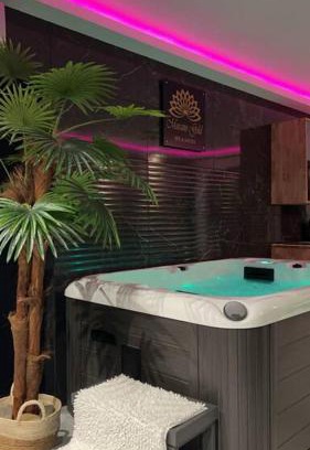 Landrethun-le-Nord House | Indulge at Murano Gold Gîte with Private Spa & Beach Access