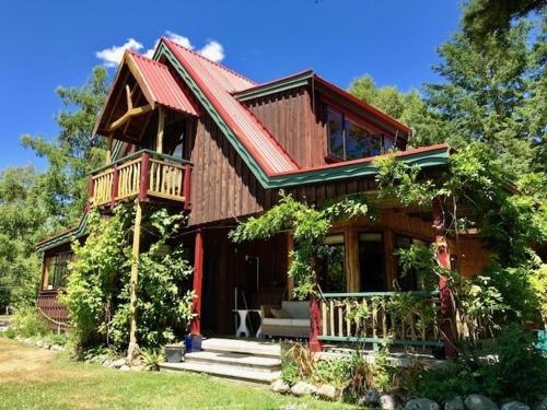 Murchison Bed & Breakfast | Discover Murchison Lodge: 4-Star Stay with Breakfast & Kitchen