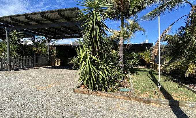 Kalbarri House | Top-Rated Murchison Waters Accommodation with Breakfast & More
