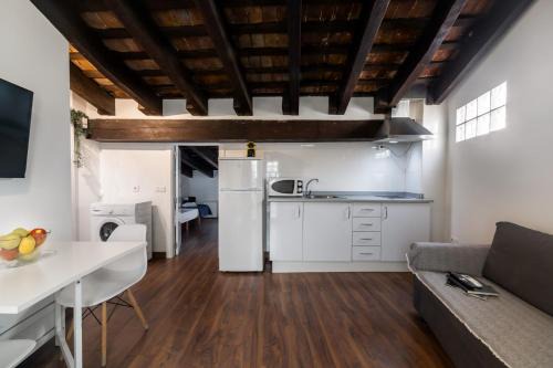 El Pilar Apartment | Murillo Attic