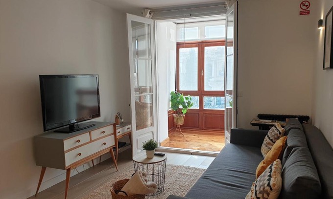 Logrono Historic Centre Apartment | Discover Muro de Cervantes: Family-Friendly Retreat Rated 9.7