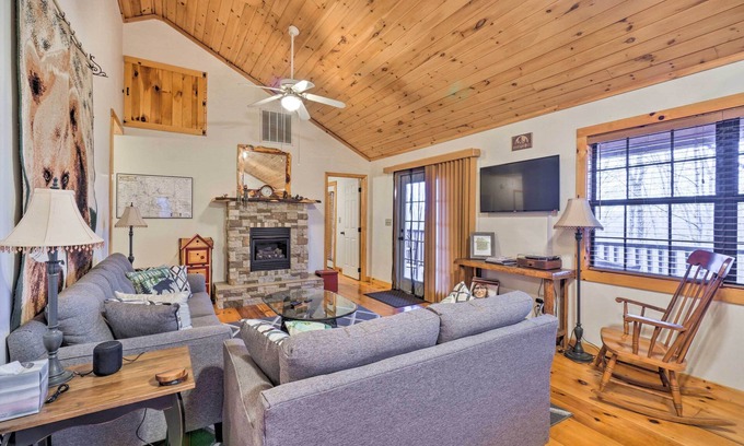 Murphy Cabin | Enchanting Murphy Cabin with Fire Pit & Forest Views