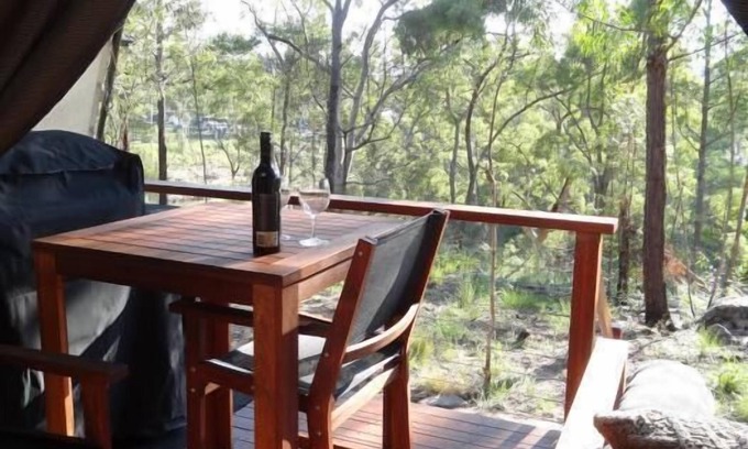 Upper Lockyer RV Rental | Cozy Murphy's Creek Hideaway with Kitchen & Breakfast