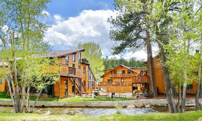Estes Park Cabin | Discover Murphy's River Lodge: Pet-Friendly Retreat Awaits