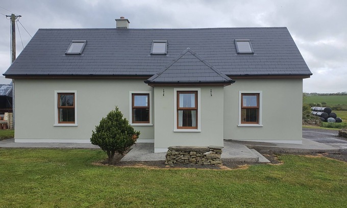 Ballyduff House | Relax at Murphys Irish Farmhouse with Oceanfront Views