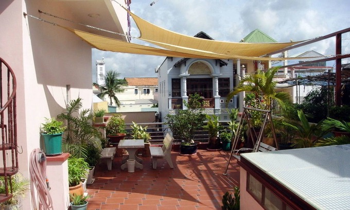 Chau Doc House | Cozy Murray Guesthouse: Family-Friendly with Pool & Breakfast