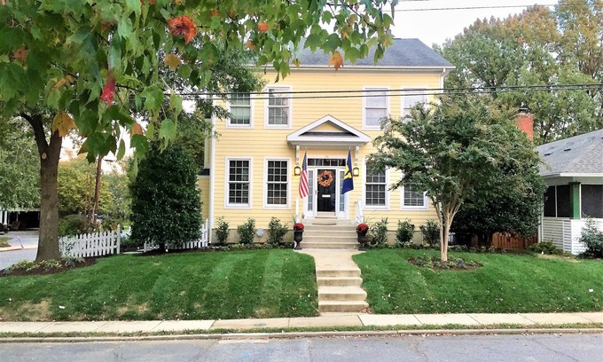 Murray Hill House | Comfortable Murray Hill Gem - Your Home Away from Home