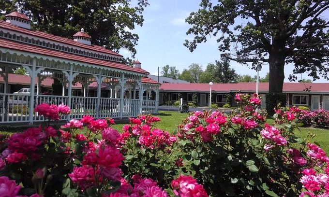 Murray Hotel | Delightful Murray Inn and Art Gallery with Family-Friendly Amenities