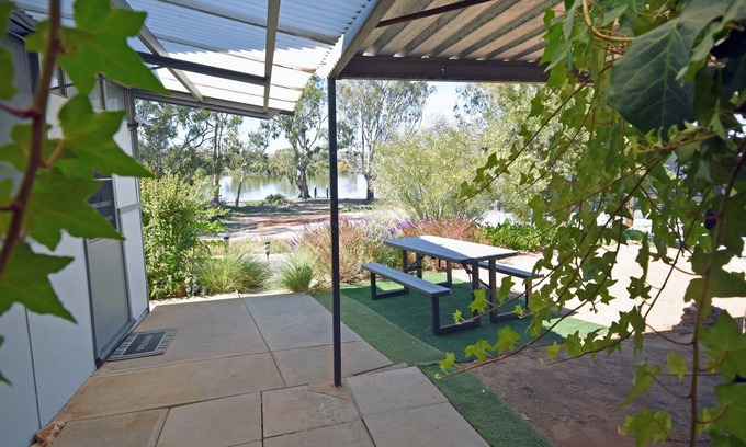 Cowirra Cottage | Discover Murray's Nest: Pet-Friendly Stay with Spa & Hot Tub