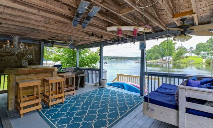 Leesville House | Experience Adventure at Murray Shores Getaway with Kayaks