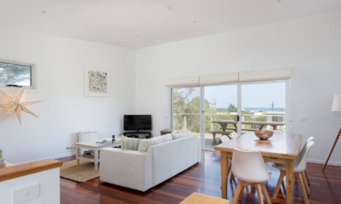 Smiths Beach House | Seaside Serenity at 7 Murray Street, Smiths Beach - Guest Rated: 9.8