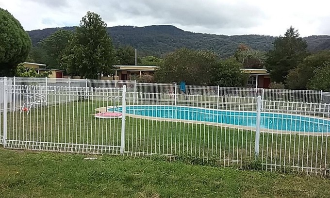 Murrurundi Hotel | Convenient Murrurundi Motel with Pool and Breakfast Included
