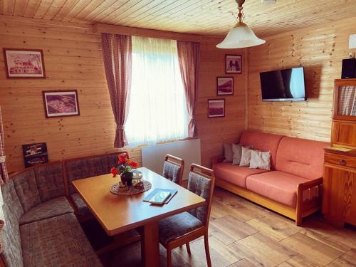 Knittelfeld Apartment | Discover Murtal Lodge: Family & Pet Friendly Retreat