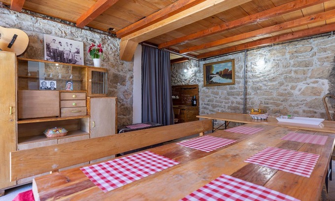Podgradina Apartment | Discover Murva: Family-Friendly Hotel in Posedarje, Croatia