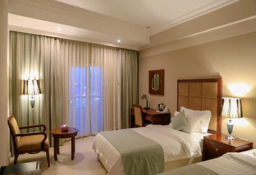 Al Ghubrah Ash Shamaliyyah Hotel | Discover Comfort at Muscat Inn Hotel with Breakfast & Accessibility