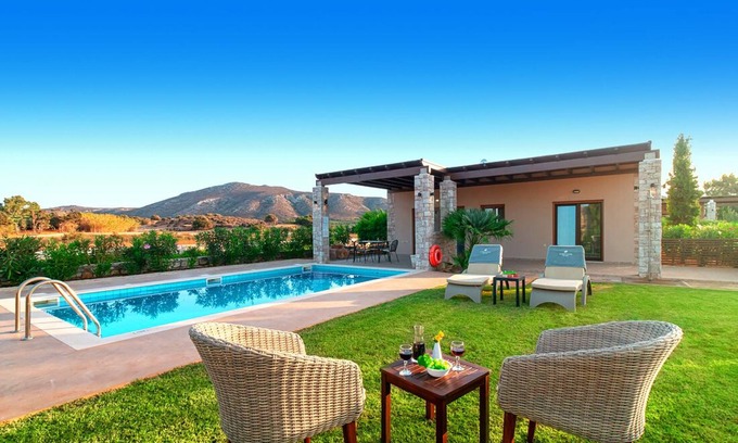 Vigla Villa | Experience Tranquility at Muses Beach Villas - Thalia