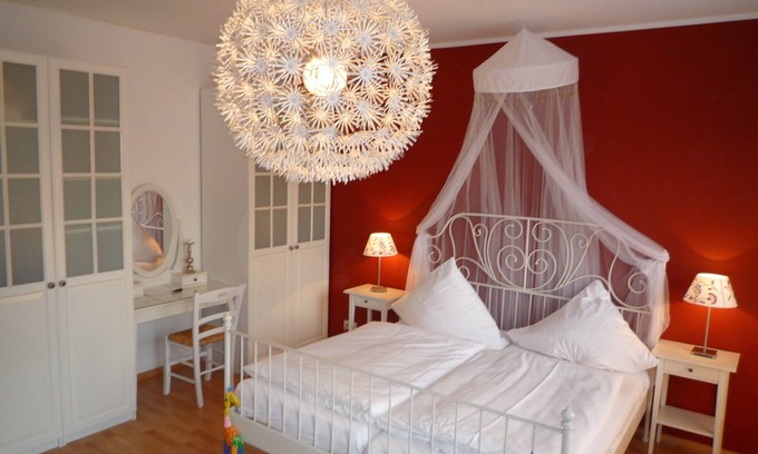 Mitte Apartment | Explore Museum Island & Gendarmenmarkt: Top-Rated Stay!