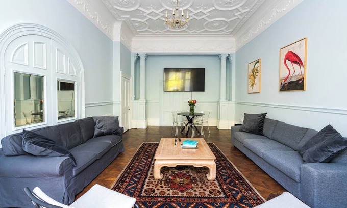 Kensington Apartment | Explore Museum & Luxury: Family-Friendly 2-Bed Suites