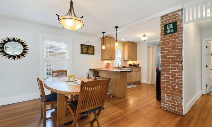Martinez Park House | Experience Sunshine, Dining & Shopping Near CSU with Pool