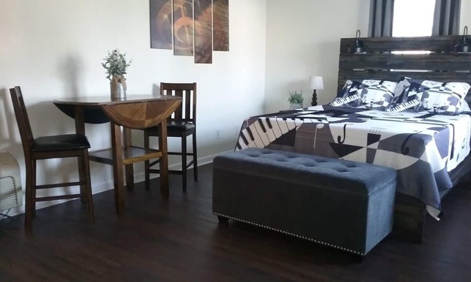 McMinnville Apartment | Vibrant Music Studio Retreat Near Top Entertainment Venues
