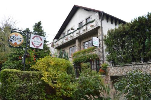 Gyor Bed & Breakfast | Pet-Friendly Stay at Muskátli Panzió - Family Welcoming