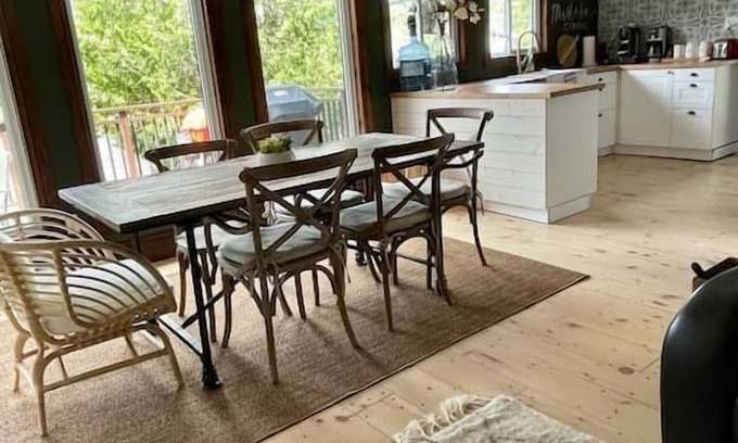 Utterson Cottage | Discover Muskoka Cabana - Family-Friendly Beach Retreat
