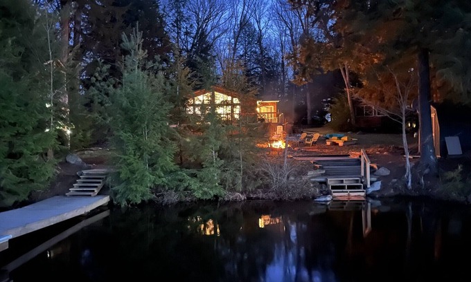 Bracebridge Cottage | Muskoka Family Paradise: Lakefront Retreat with Hot Tub