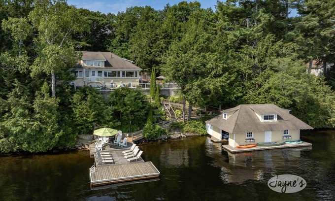 Torrance Cottage | Discover Muskoka Paradise: Inviting Retreat with Hot Tub