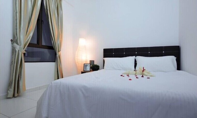 Bukit Baru Apartment | Comfortable 3BR Muslim Stay with Pool & Spa at The Heights