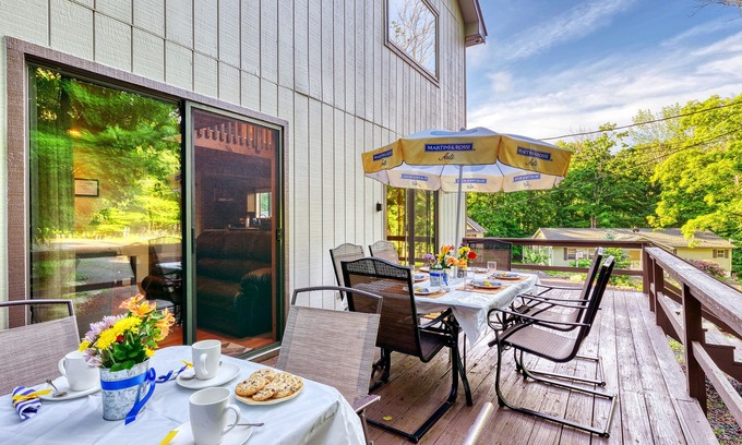 Lake Ariel House | Experience the Up Cabin in the Hideout – Pool & Ocean Views