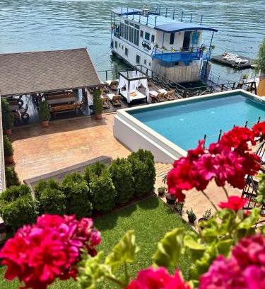 Orsova House | Explore Mustaciosul Dunarii: Guest Rated 9.8 with Ocean Views