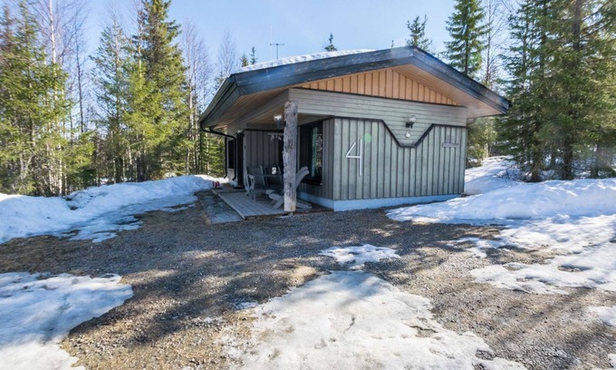 Rukatunturi House | Relaxing Mustalampi 4 Kyyhkynen with Spa & Lake Views