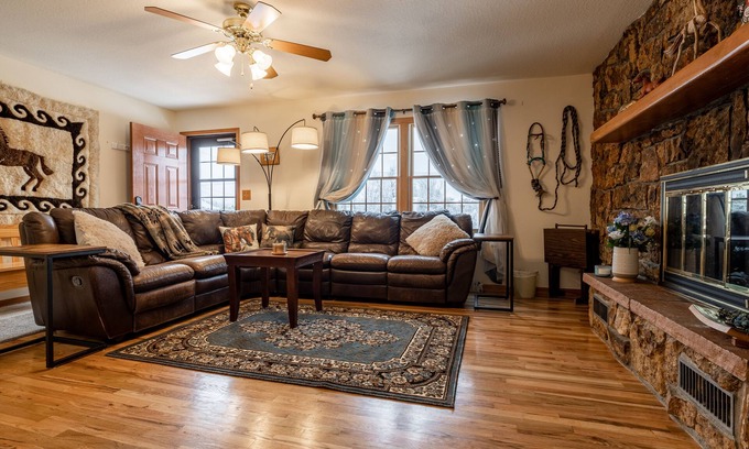 Cody House | Mustang Hideaway: Your Ideal Base for Western Adventures