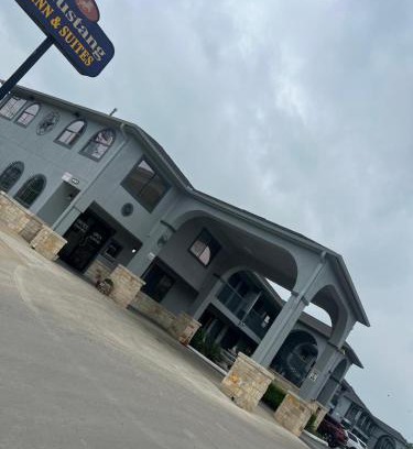 Southside Hotel | Pet-Friendly Mustang Inn and Suites with Breakfast Included