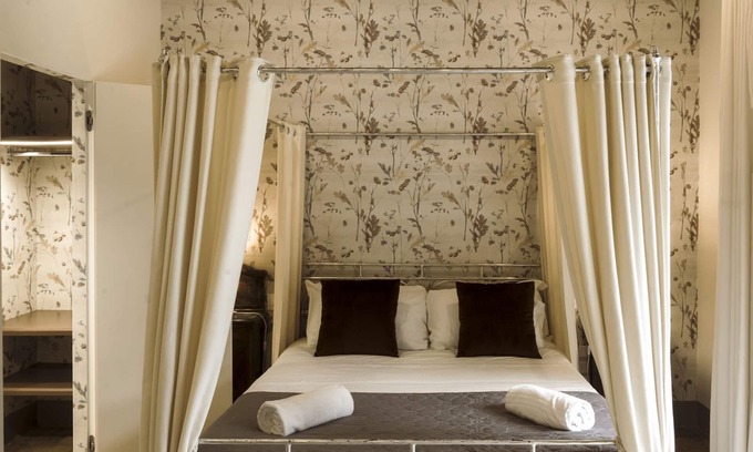 Chiusi Apartment | Mustiola - Deluxe Suite with outdoor patio