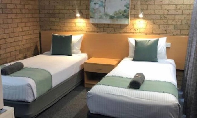 Muswellbrook Hotel | Welcoming Muswellbrook Motor Inn with Pool & Restaurant