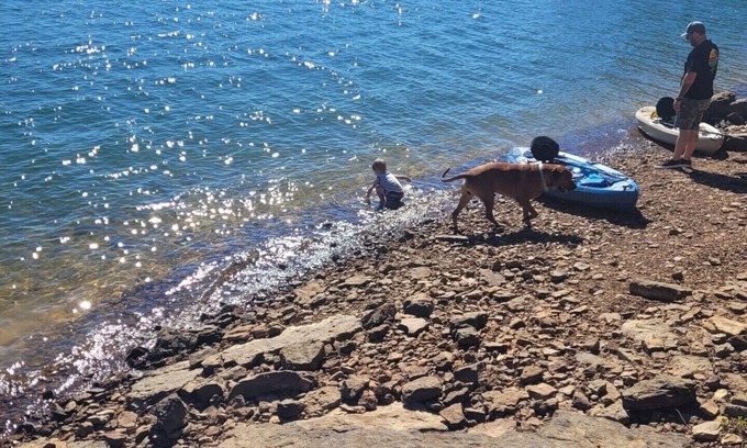 Tumbling Shoals House | Pet-Friendly Mutt Ranch: Lake Views & Spa Retreat Awaits