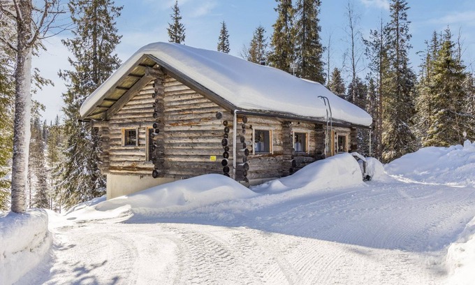 Rukatunturi House | Relaxing Lake View Retreat at Muuttohaukka by Interhome