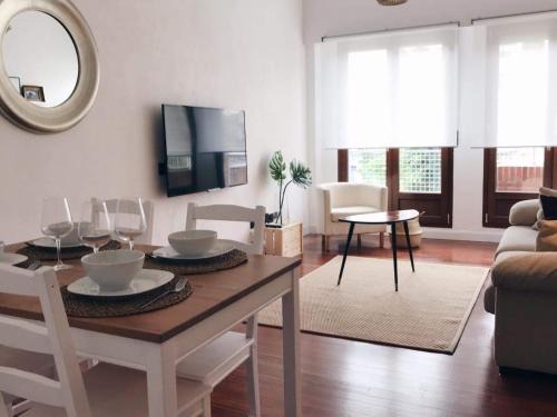 Basurtu Apartment | Bright and Family-Friendly Hotel in San Mamés, 4-Star Stay