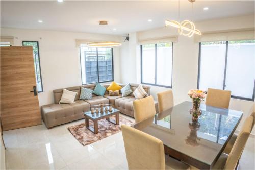 Banos de Agua Santa Apartment | Cozy MV Departamento 1: Pet Friendly with Hot Tub & Breakfast