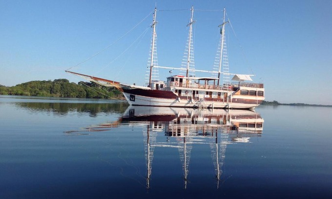 Centro Boat Rental | Discover MV Desafio: Pet-Friendly Oasis with Ocean Views