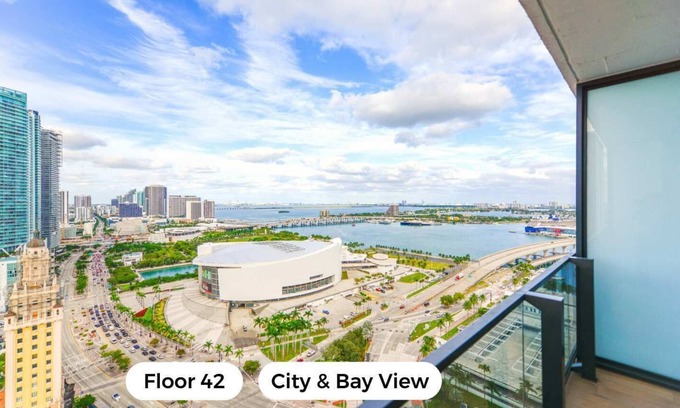 Downtown Miami Apartment | MVR - Sleek Studio with Iconic Downtown Views