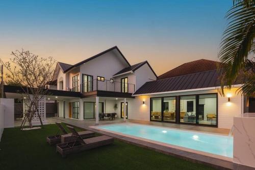 Ban Waen House | Discover MW's House: Family-Friendly Retreat with Pool